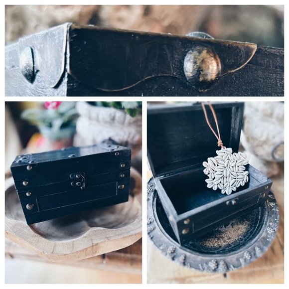 Ornament / Cowrie Shell / Keepsake Box - Picture 2 of 11